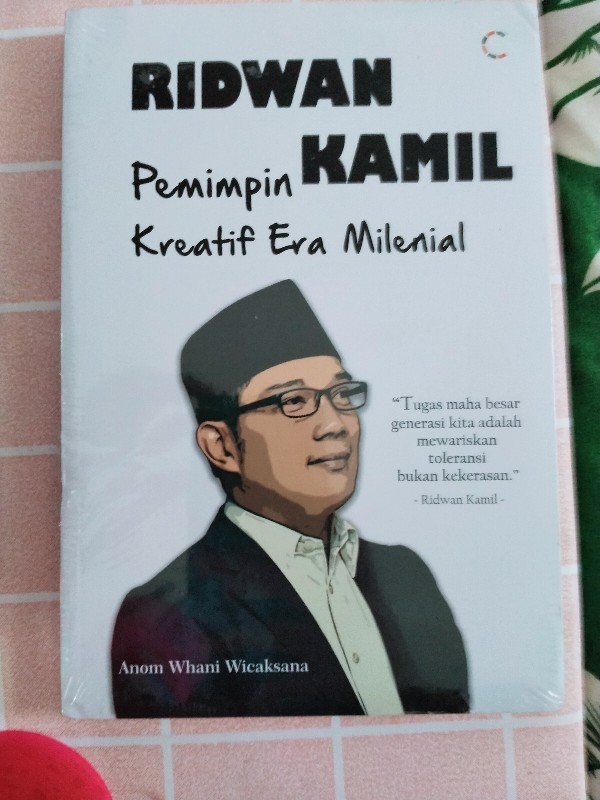 Jual Buku Tokoh - Ridwan Kamil: Pemimpin Kreatif Era Milenial - Original Indonesia|Shopee Indonesia