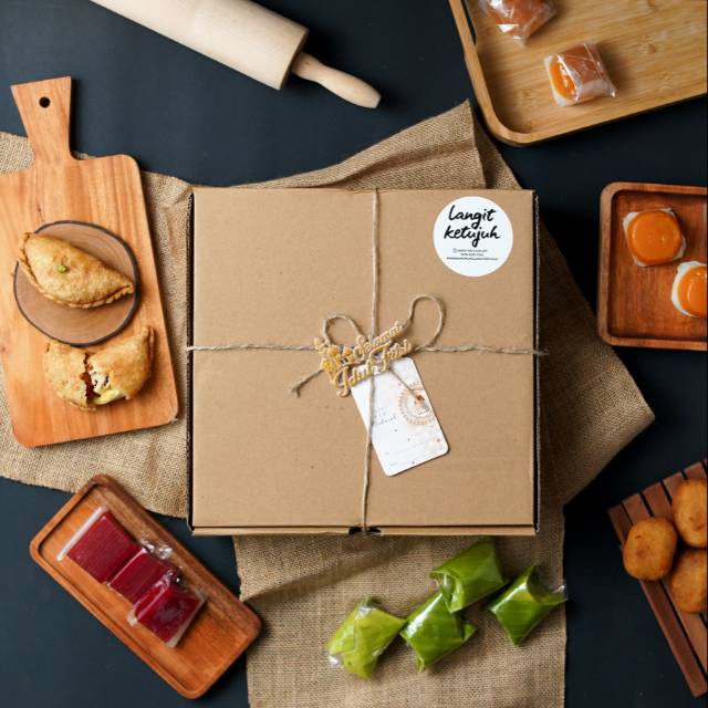 Hampers custom packaging box Shopee Indonesia