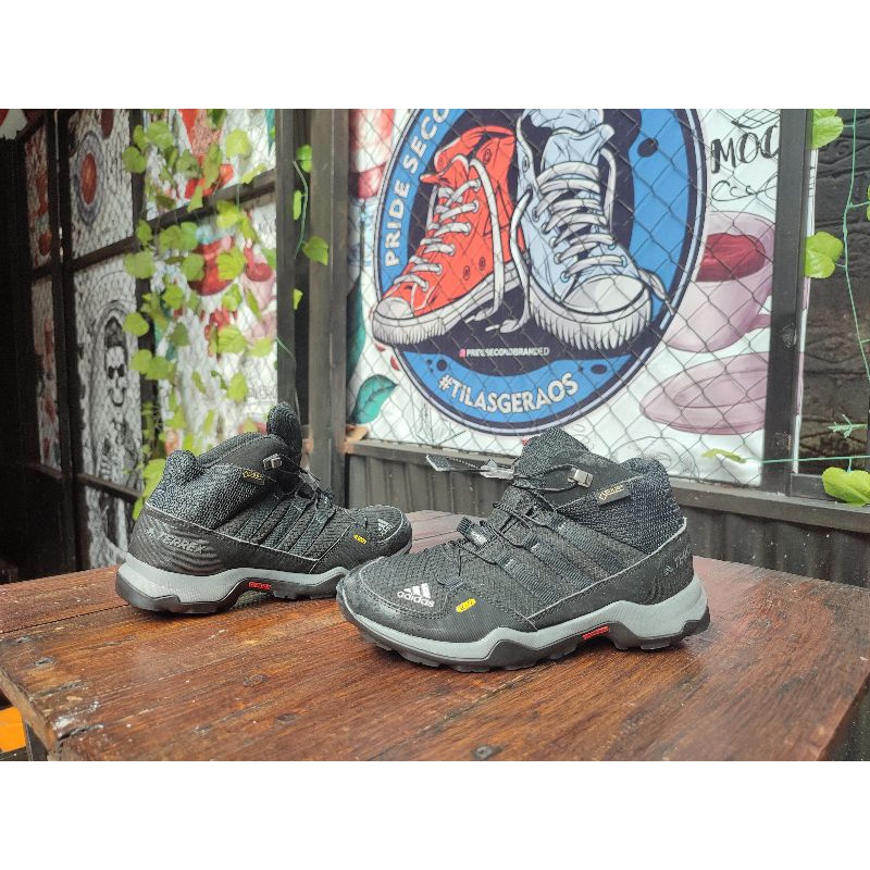 Jual Sepatu Second Original / Branded kids ( Adidas Terrex size 32