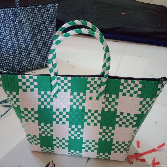 Tas anyaman plastik fashion tas anyaman plastik keranjang belanja yg lg ngehits pakai puring n