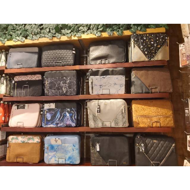 Jual CASE LAPTOP TYPO COTTON ON Indonesia