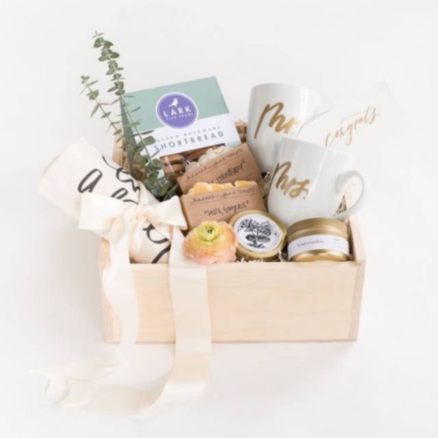 Gift box hampers Kotak bingkisan kayu Shopee Indonesia