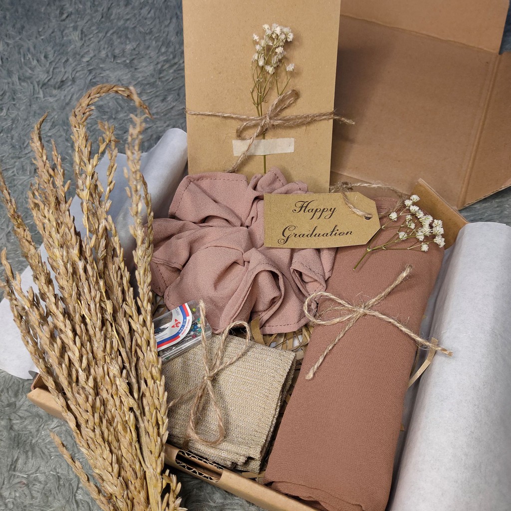 GIFT BOX HIJAB / SPESIAL HAMPERS BOX / KADO WISUDA / KADO