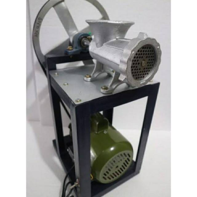 Mesin penggiling daging dan pencetak pelet. Mesin penggerak bisa dinamo 1HP atau mesin bensin 5