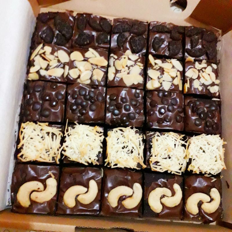 Brownies fudgy panggang terenak termurah nyoklat mix toping suka suka