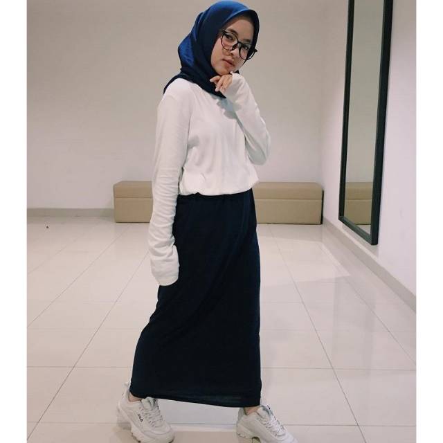 25+ Inspirasi Keren Ootd Hijab Rok Hitam Span Keep Me Blog's