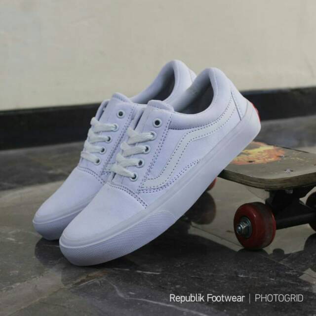 SEPATU VANS AUTHENTIC FULL BLACK HITAM POLOS WHITE PUTIH OLDSKOOL ERA