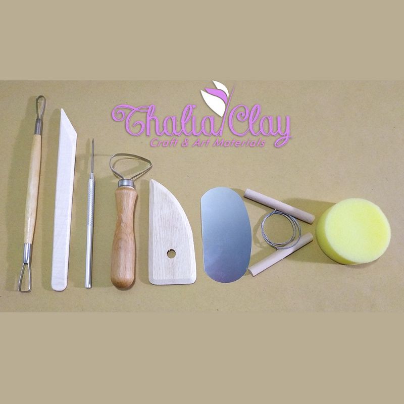 Alat Untuk Membentuk Tanah Liat Yang Terbuat Dari Kayu Dan Kawat