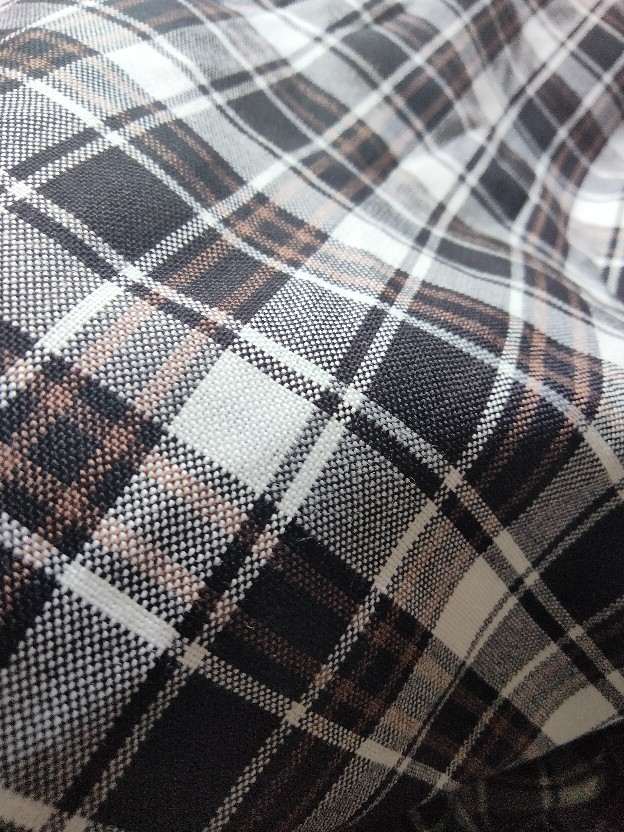 Banting Harga Kain Kotak Semi Wool ( Coklat Hitam Putih ) Harga Per 25