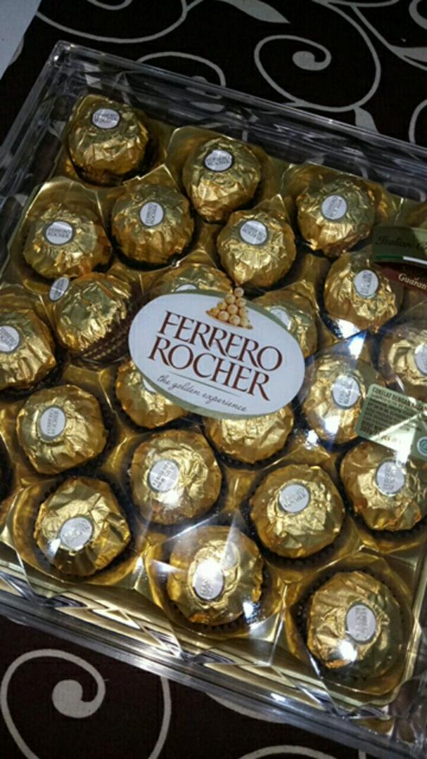 Jual Ferrero Rocher Chocolate Gold Coklat Bulat Emas Ferero Rocer Isi 24Pcs | Shopee Indonesia