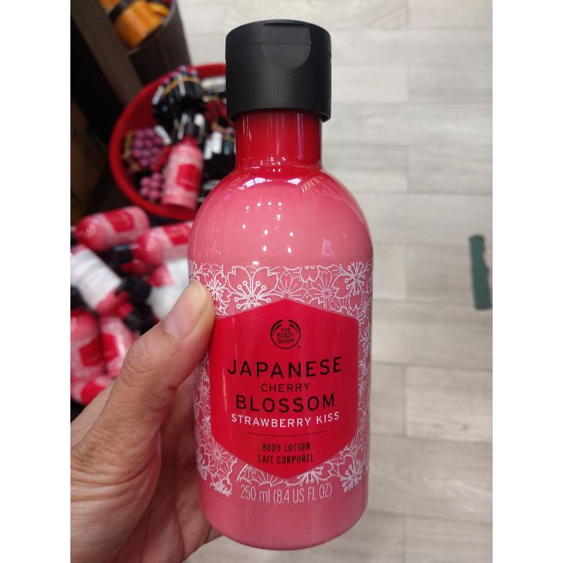 Jual Japanese Cherry Blossom Strawberry Kiss Body Lotion 250ml Shopee