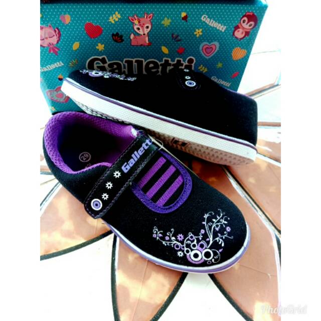 Sepatu sekolah anak cewek Shopee Indonesia