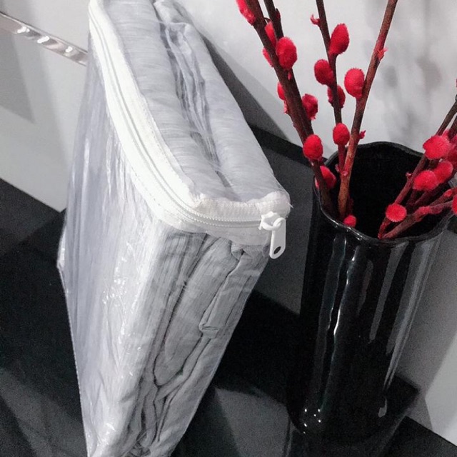 Tas mika plastik pembungkus sprei Shopee Indonesia