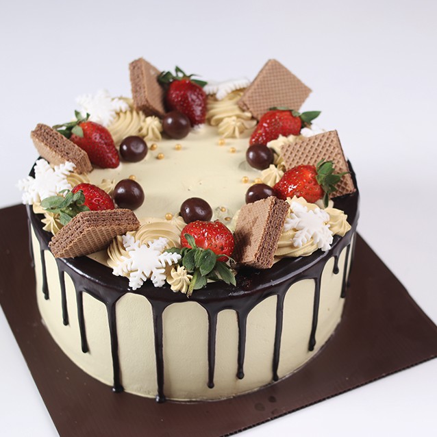 Kue Ulang Tahun / Birthday Cake / Wafer & Strawberry diameter 20 cm