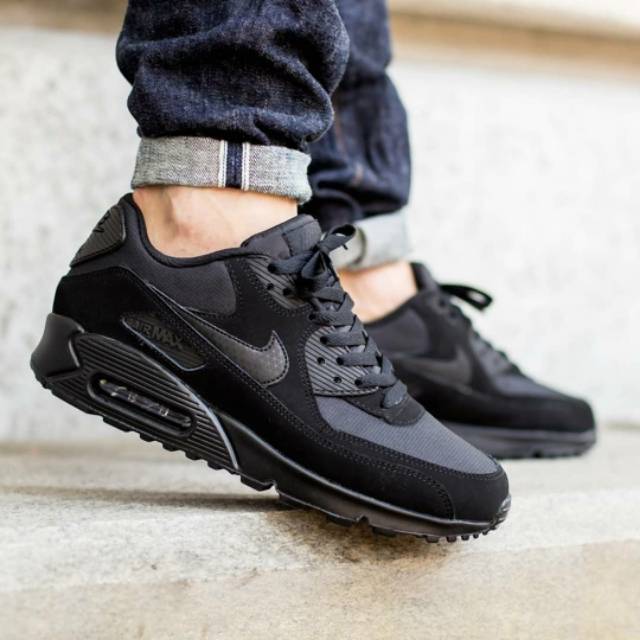 Jual Sepatu N*Ke A*R Max 90 Essential Triple Black | Shopee Indonesia