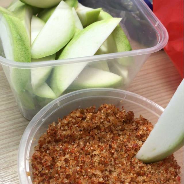 Mangga muda putih + ( bumbu bangkok/sambel rujak terasi/sambel uleg