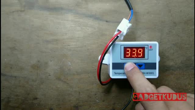 Thermostat Digital AC 12V 220V XH W3001 Termostat Alat Pengatur Suhu Panas Dingin Mesin Tetas