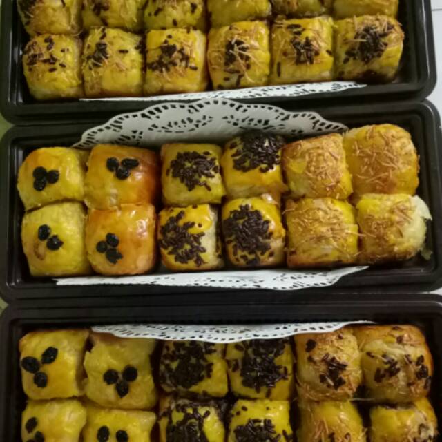Jual Bolen Pisang Coklat Keju | Shopee Indonesia