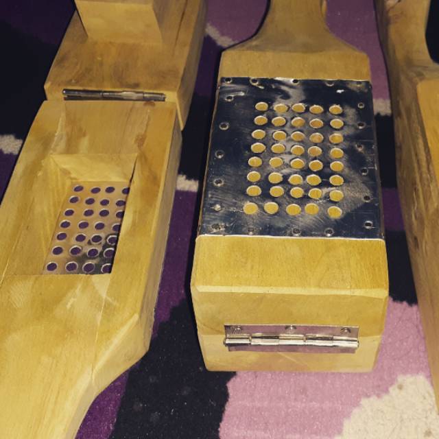 Cetakan kue ulat sutra, akar kelapa, telur gabus palingan praktis