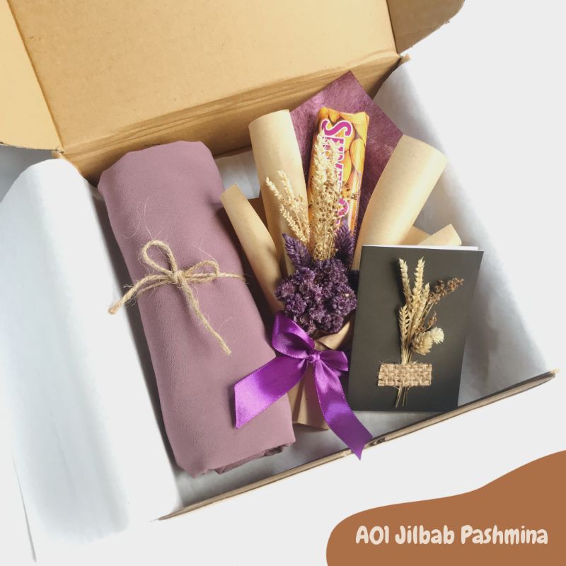 Hampers Gift Box Jilbab Buket dan Sheet Mask Hadiah Wisuda Shopee