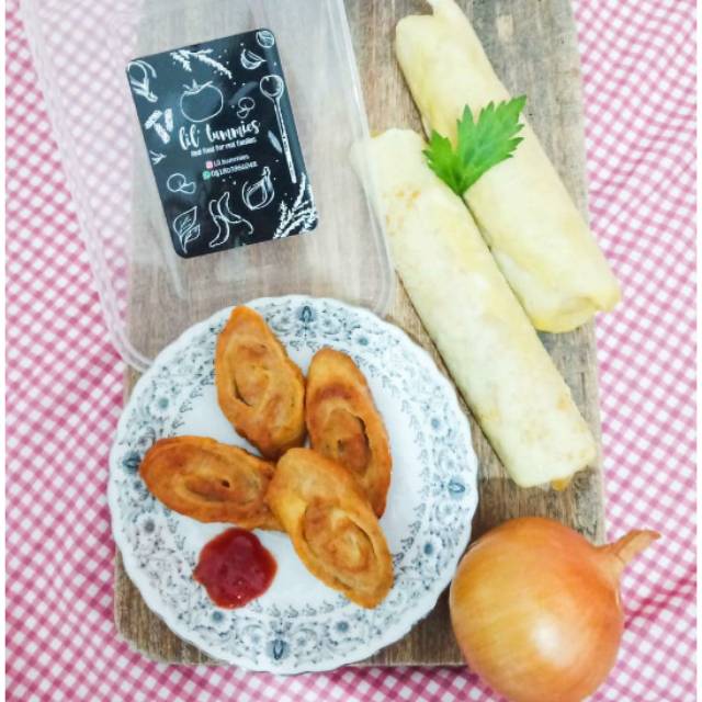 Resep Udang Egg Roll Panaskan teflon dan tuang adonan