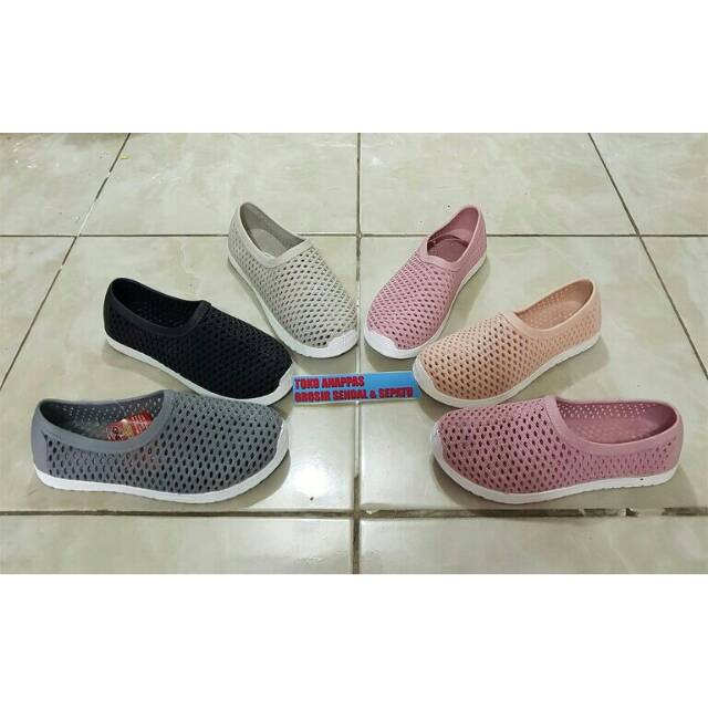 Sepatu Cewek New Era LB10014/ Sepatu Karet Wanita