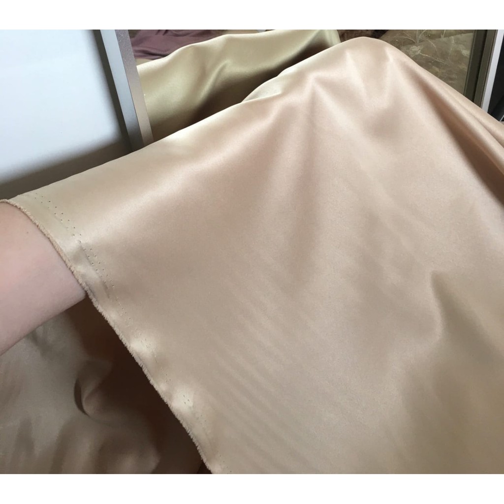 Jual Kain Satin Velvet Roberto Cavali Warna Coklat Susu | Shopee Indonesia