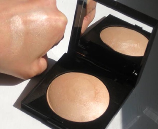 Jual Laura Mercier Matte Radiance Baked Powder Highlight 01 | Shopee Indonesia