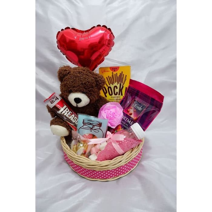 Jual Paket Coklat Valentine Cadbury Marshmallow Bunga Mawar Keranjang | Shopee Indonesia