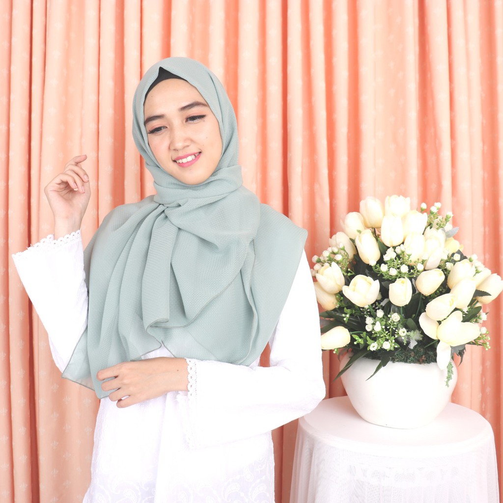 Jilbab square segiempat / hijab square Ruby Corn voal murah / Bella