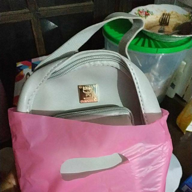 Tas ransel mini wanita yang dibawa dari Korea