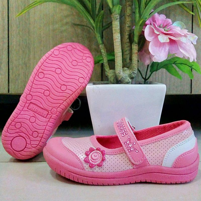 Sepatu flat anak perempuan slip on ukuran 30 sampai 35 Kipper tipe