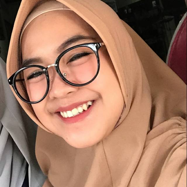 Ria Ricis Kacamata / Pernah Dikecewakan Ria Ricis Sebut