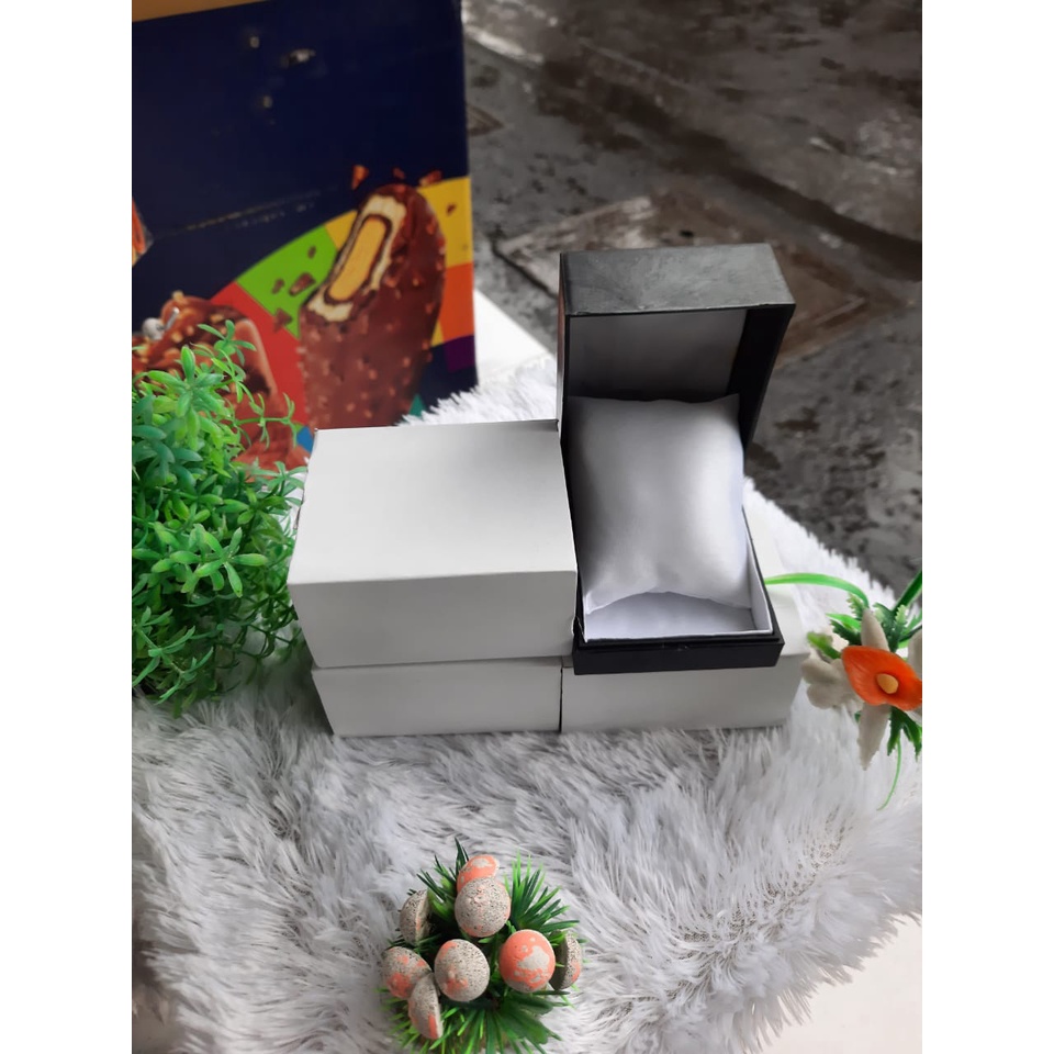 Jual box jam tangan mika hitam tebal dengan bantalan/kotak/box jam tangan/box terlaris/tempat