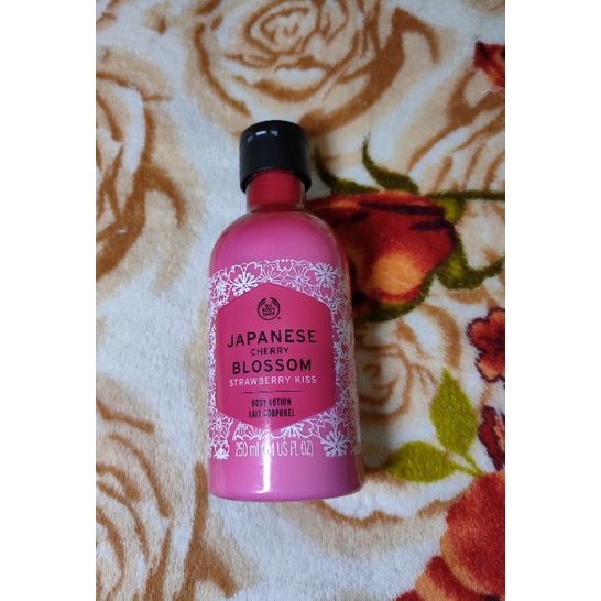 Jual The Body Shop Japanese Cherry Blossom Strawberry Kiss Body