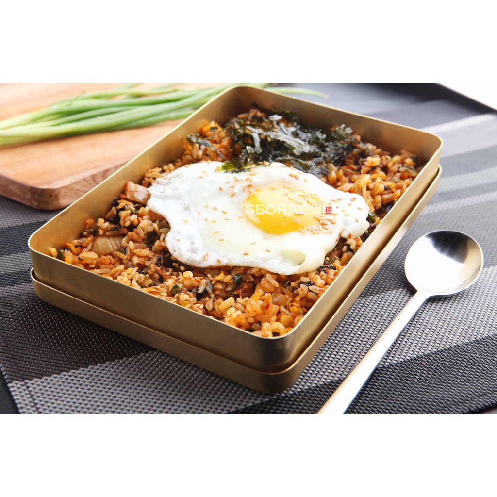 Tutupi setiap mangkuk dengan telur goreng minyak masukkan kimchi dan gochujang, masak 1 menit. Seorae Kimchi Fried Rice Nasi Goreng Kimchi Korean Fried Rice Bumbu Nasi Goreng Shopee Indonesia