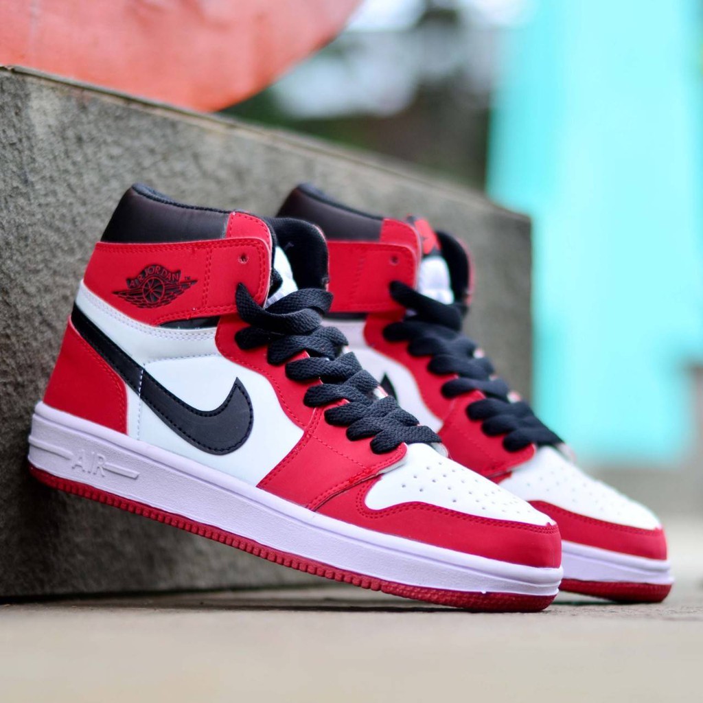 SEPATU AIR JORDAN NIKE AIR JORDAN 1 RETRO HIGH WHITE RED BLACK Shopee