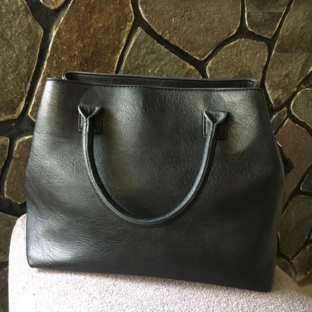 Tas Stradivarius terpopuler di Shopee Indonesia