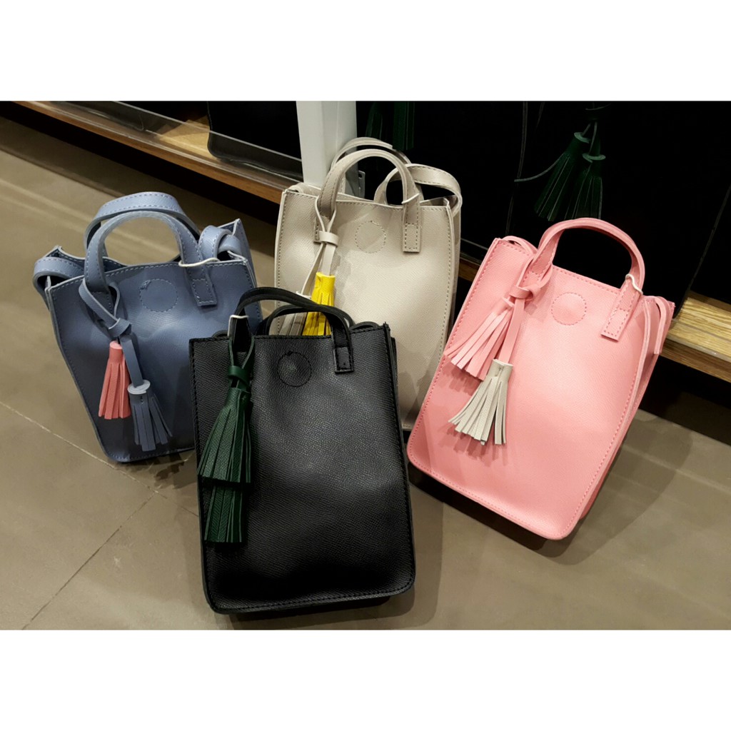 MINISO ORIGINAL! Crossbody bag with tassels. 4wrn. tas miniso murah. Uk 16x6x20cm. ready