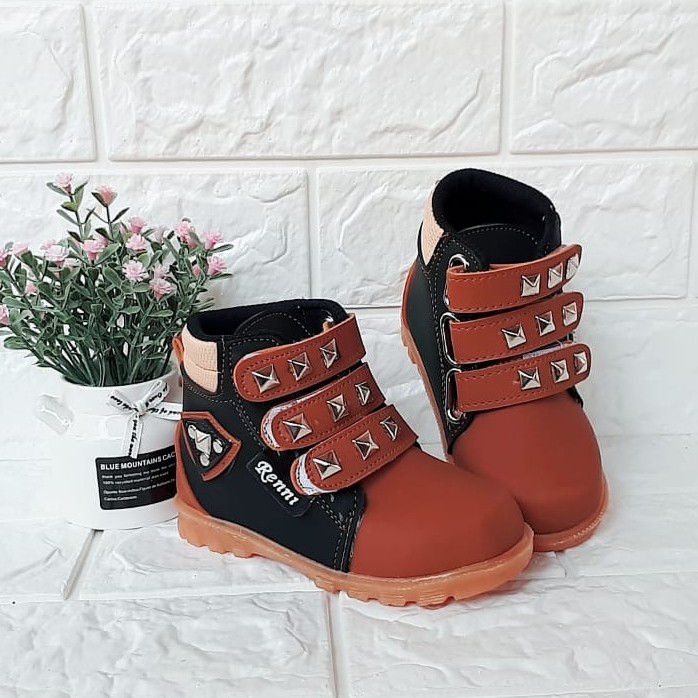 Jual Sepatu Boots Anak LakiLaki Lucu / Sepatu Perekat Tali Piramid