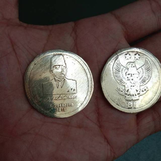 Uang koin soekarno emas 1818 souvenir | Shopee Indonesia