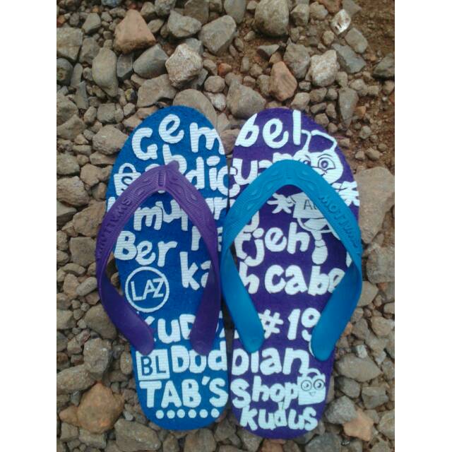 Sandal ukir motif kata-kata. | Shopee Indonesia