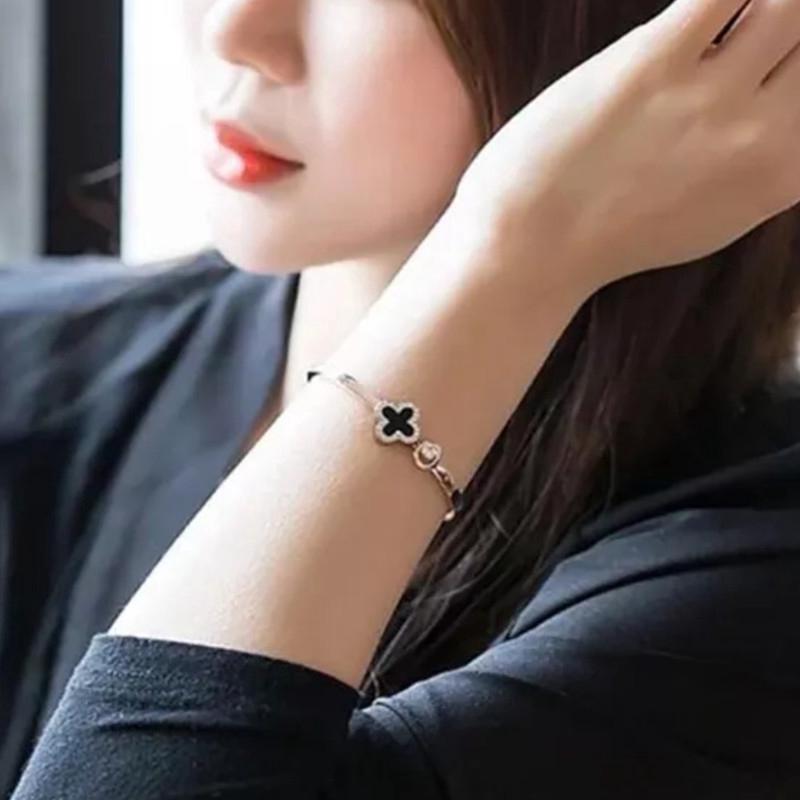 Gelang Model Daun Semanggi 4 Kelopak Gaya Korea untuk