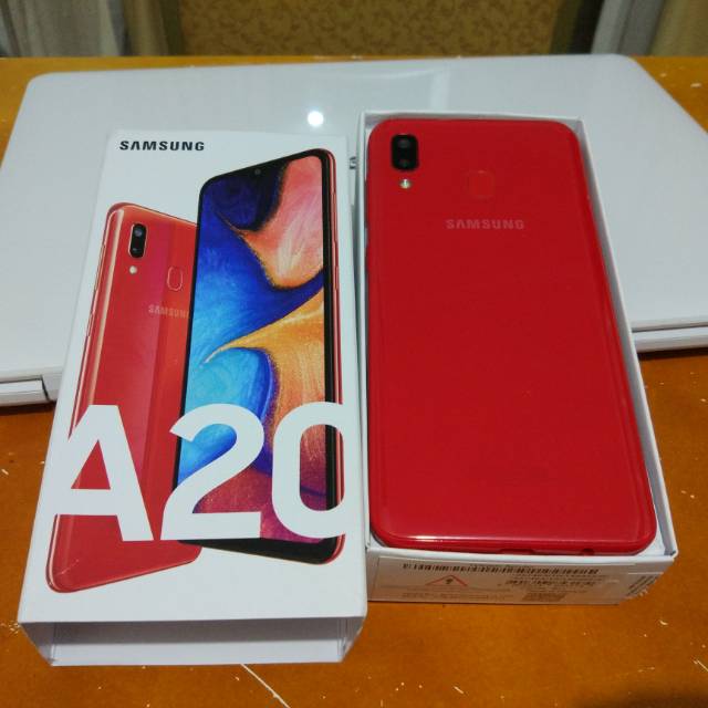 Dijual HP Samsung Galaxy A20 2019 Merah Red 3GB 32GB 3 / 32 Bekas