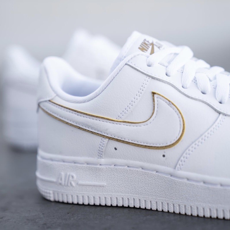 Jual Women's Nike Air Force 1 '07 Essential White/Metallic Gold 100% Authentic | Shopee Indonesia