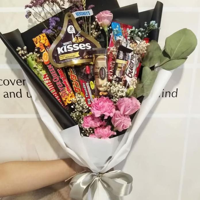 Paling Populer 17+ Gambar Coklat Silverqueen Dan Bunga Di Tangan