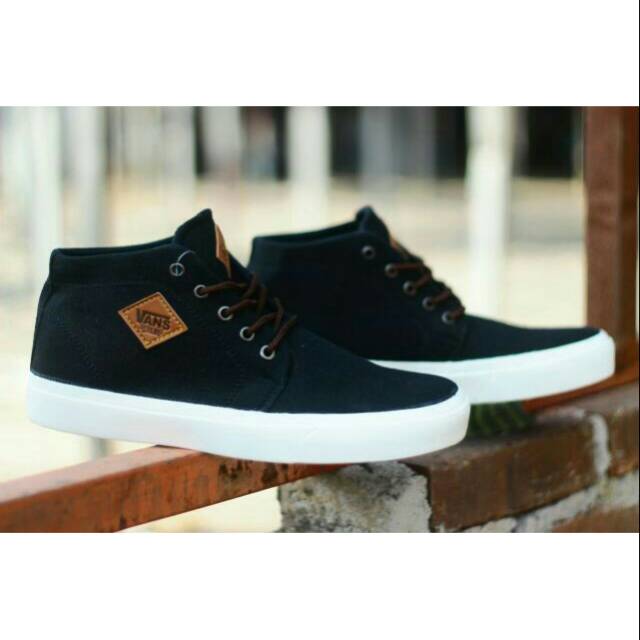 20+ Model Sepatu Vans Hitam Polos, Yang Modis!