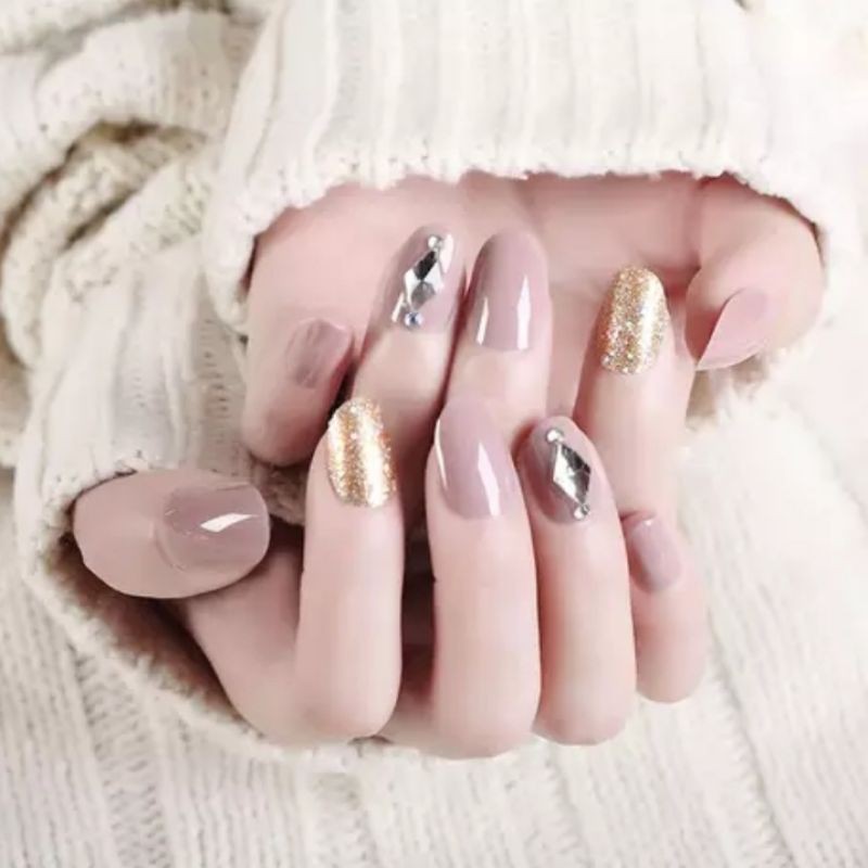 Jual Kuku Palsu Nude Colour Isi 24 Kuku/Fake Nails In Nude/Kuku Palsu Warna Coklat Muda Variasi Emas | Shopee Indonesia