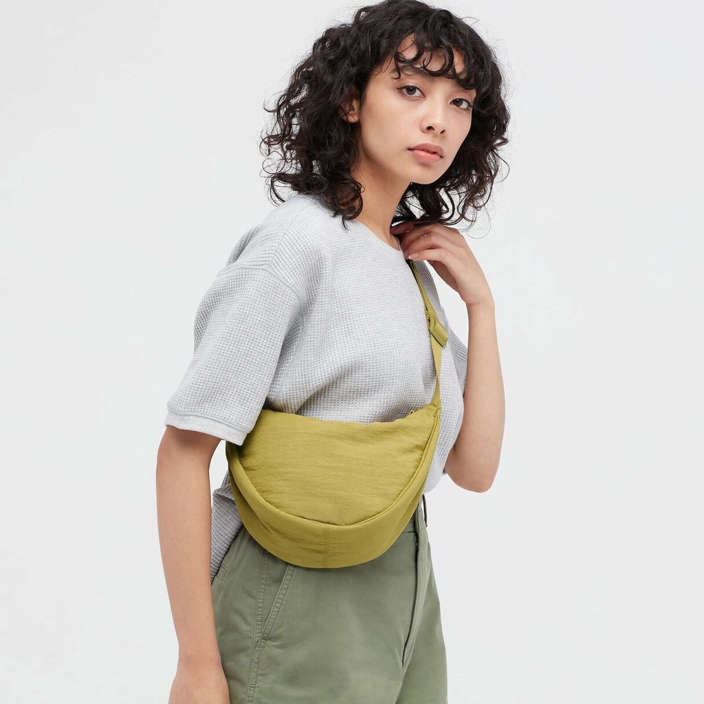 Review tentang Uniqlo Tas Bahu Mini Round Sling Shoulder Bag Aksesoris