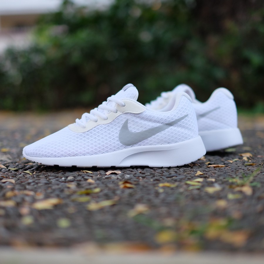Jual Nike Tanjun Wmns Original " All White Silver " | Shopee Indonesia